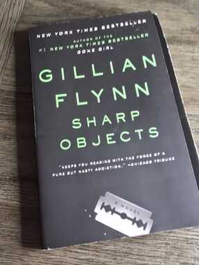 Gillian Flynn Sharp Objects Paperback - Black with Neon Green Text